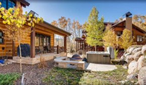 Elegant Family Friendly 3 Bedroom Mountain Vacation Rental with Private Hot Tub and Free Shuttle to Slopes